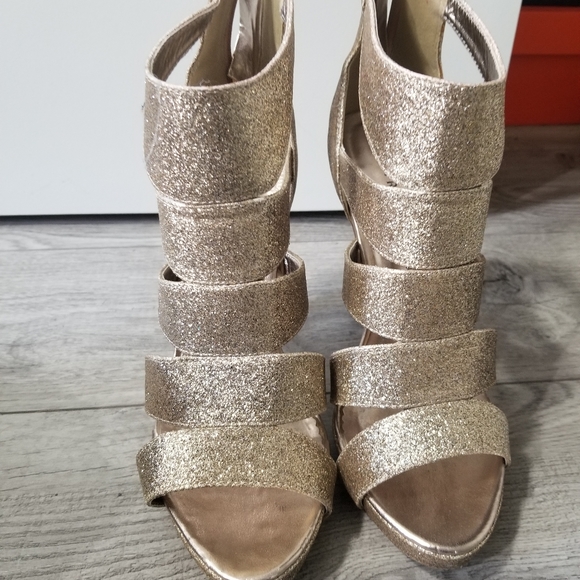 Shoes - Picture 2 of 3